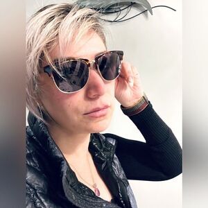 Unisex Tortoise & Clear Frame Sunglasses – Stylish & Versatile